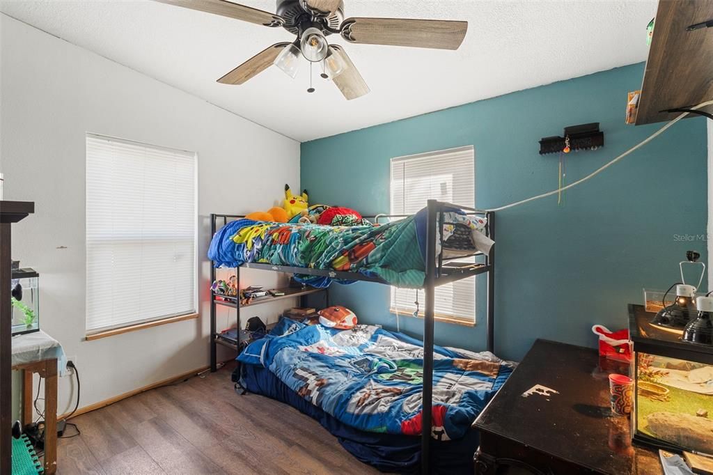 For Sale: $399,999 (4 beds, 2 baths, 1456 Square Feet)