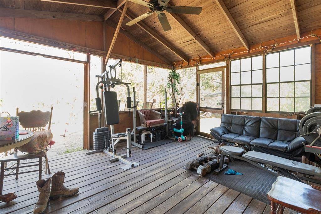 For Sale: $399,999 (4 beds, 2 baths, 1456 Square Feet)