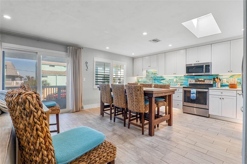 En Venta: $999,000 (3 camas, 3 baños, 1800 Pies cuadrados)