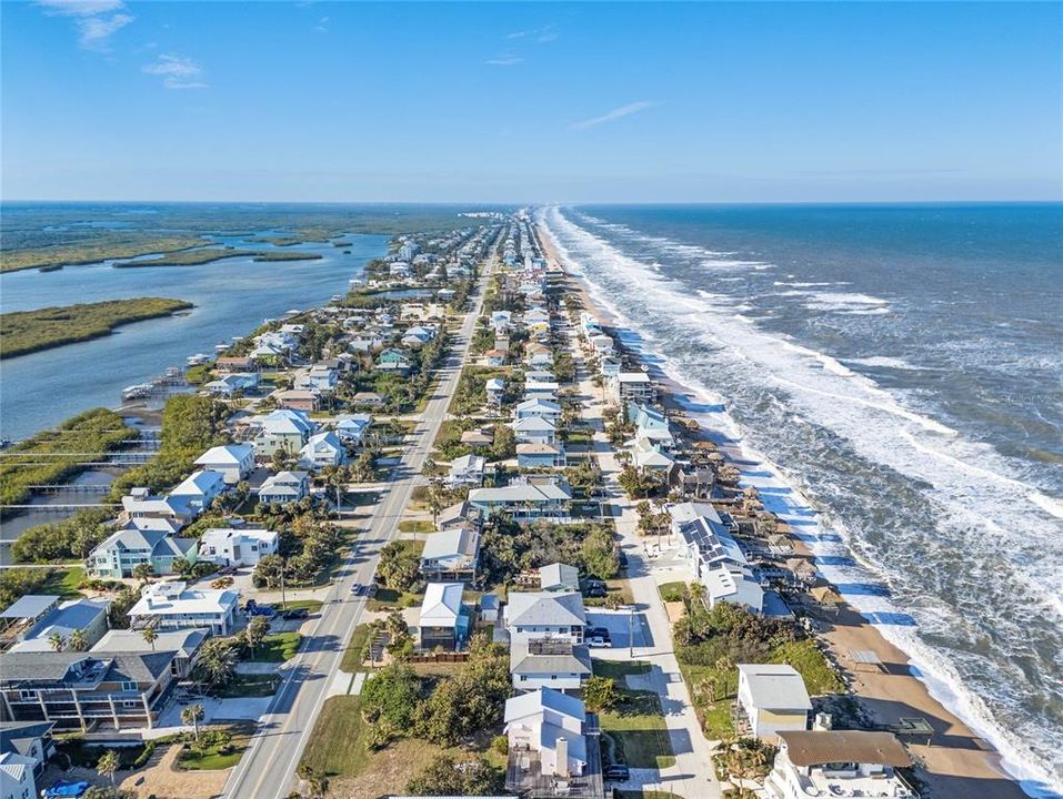 En Venta: $999,000 (3 camas, 3 baños, 1800 Pies cuadrados)