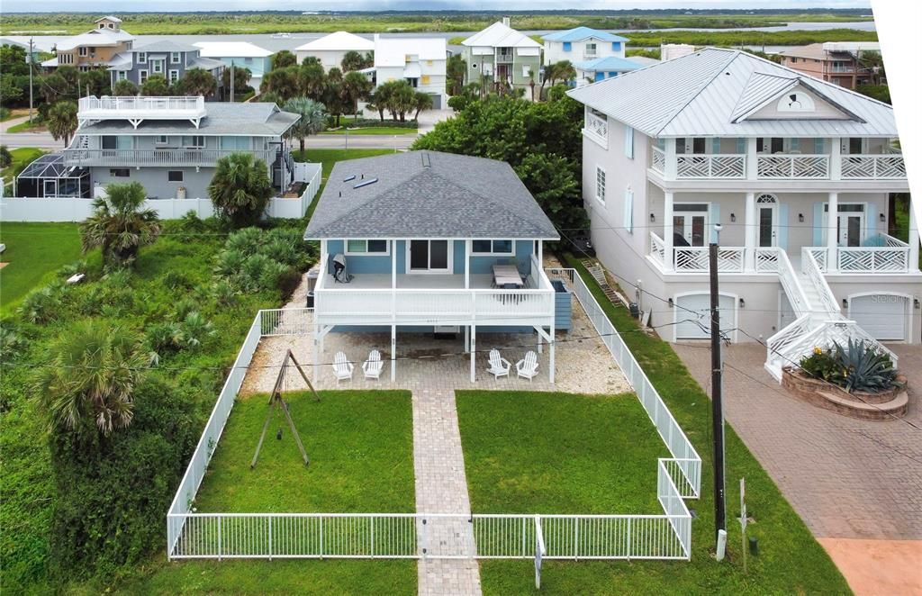 En Venta: $999,000 (3 camas, 3 baños, 1800 Pies cuadrados)