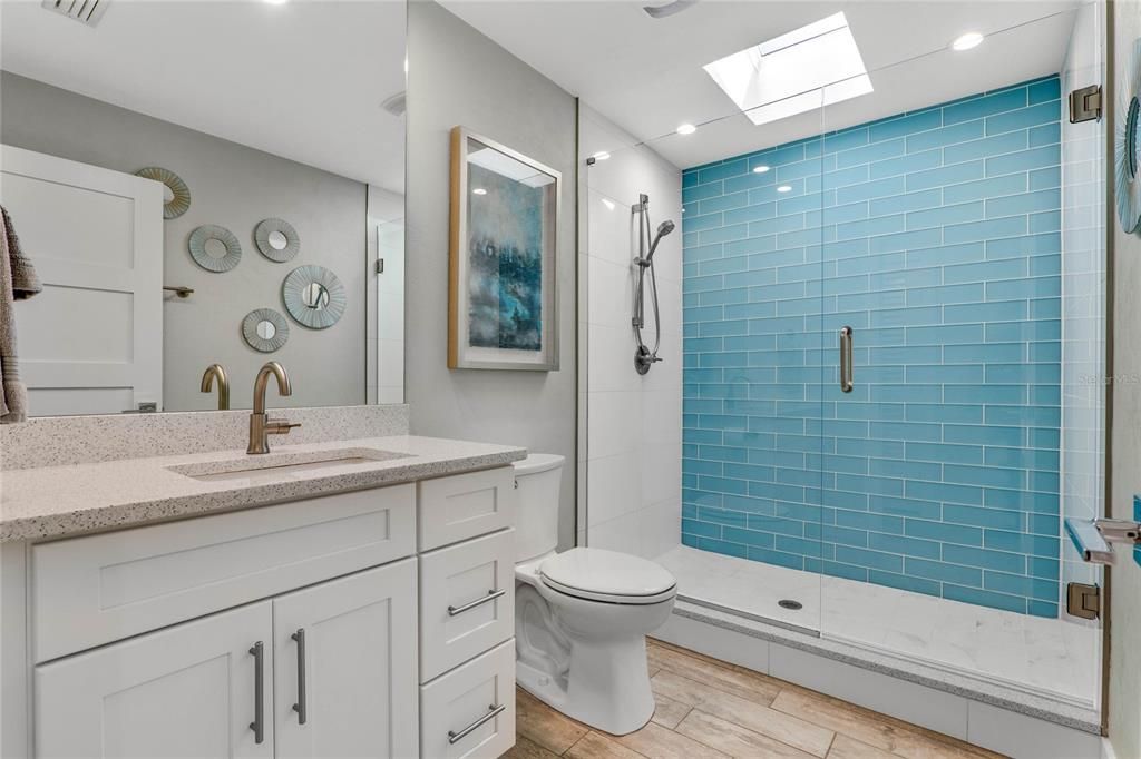 En Venta: $999,000 (3 camas, 3 baños, 1800 Pies cuadrados)