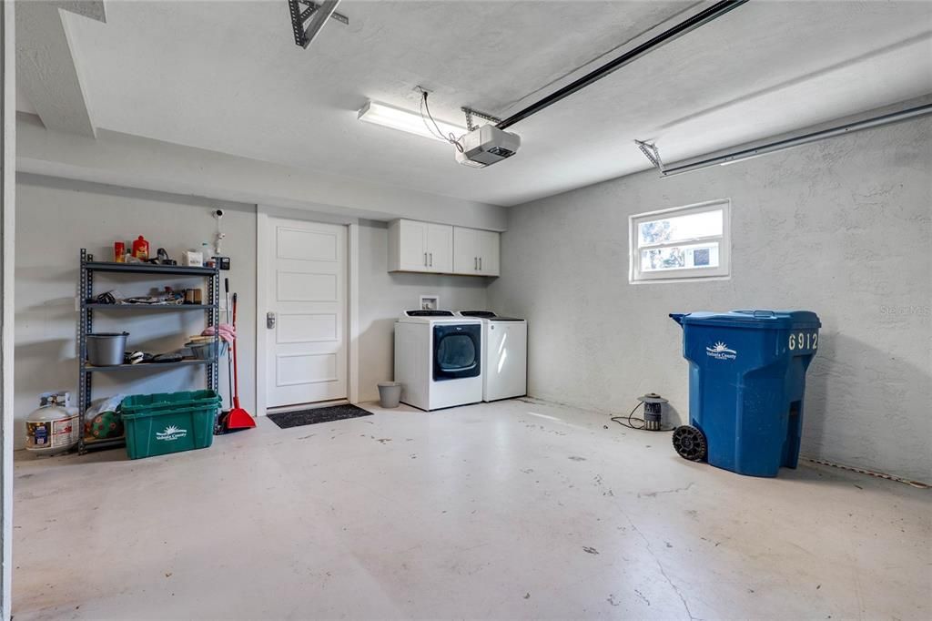 En Venta: $999,000 (3 camas, 3 baños, 1800 Pies cuadrados)