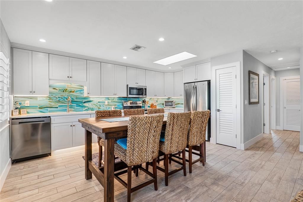 En Venta: $999,000 (3 camas, 3 baños, 1800 Pies cuadrados)