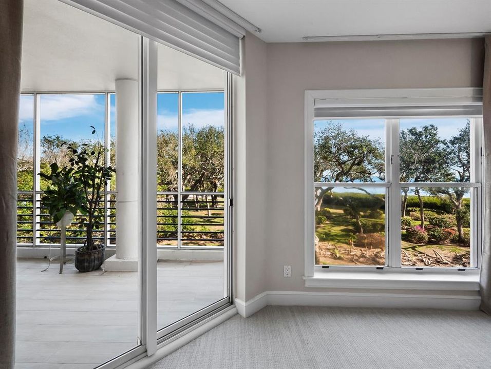 Под контрактом: $1,899,000 (3 спален, 3 ванн, 2830 Квадратных фут)