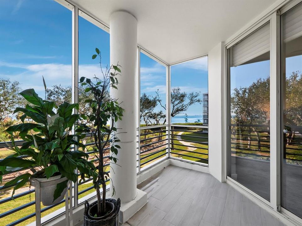 Под контрактом: $1,899,000 (3 спален, 3 ванн, 2830 Квадратных фут)