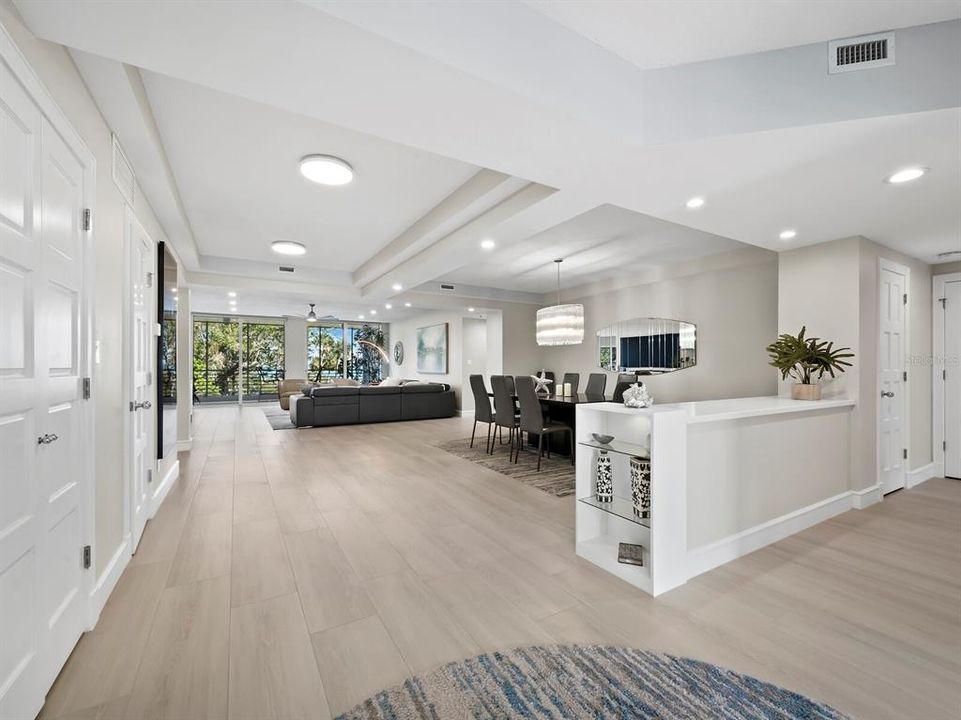 Под контрактом: $1,899,000 (3 спален, 3 ванн, 2830 Квадратных фут)