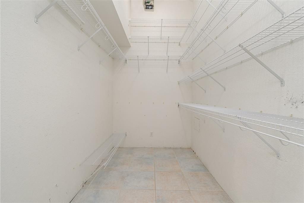 合同活跃: $510,000 (5 贝兹, 4 浴室, 2545 平方英尺)