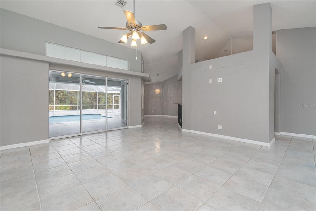 合同活跃: $510,000 (5 贝兹, 4 浴室, 2545 平方英尺)