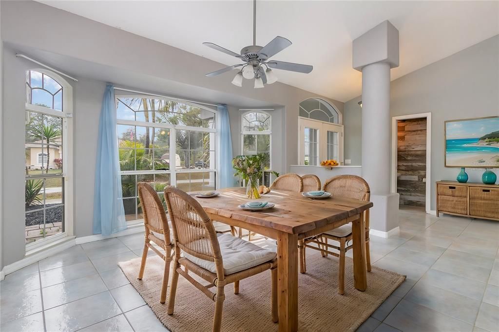 合同活跃: $510,000 (5 贝兹, 4 浴室, 2545 平方英尺)