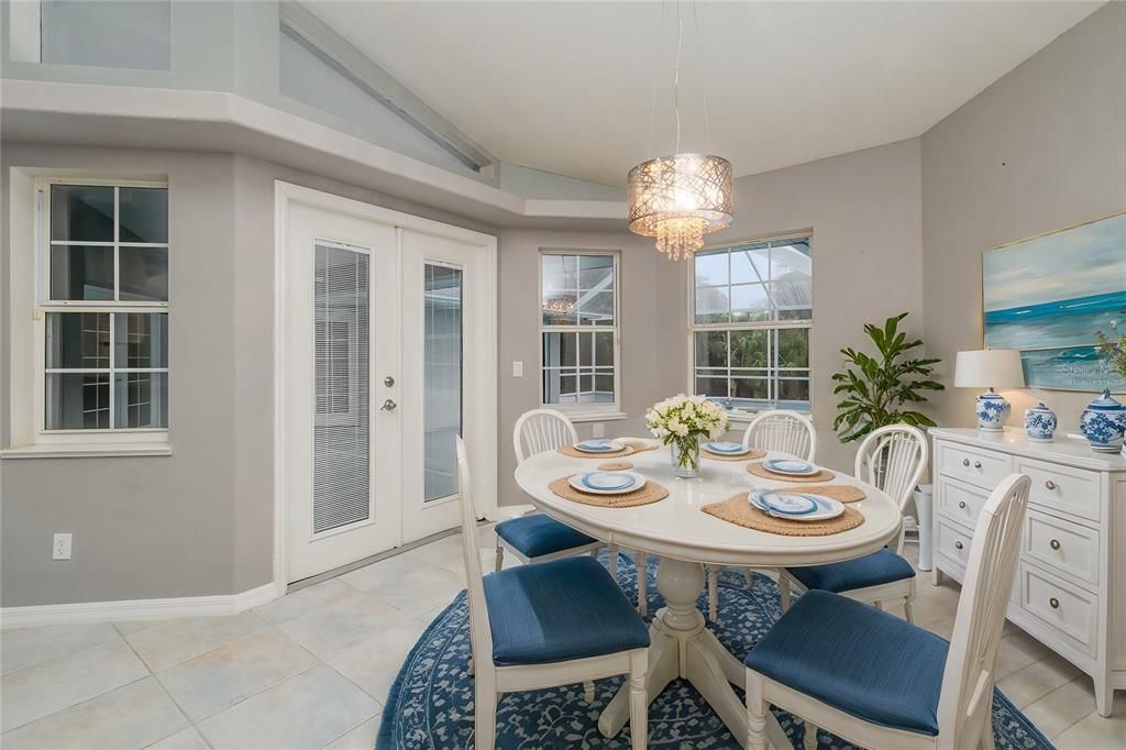 合同活跃: $510,000 (5 贝兹, 4 浴室, 2545 平方英尺)