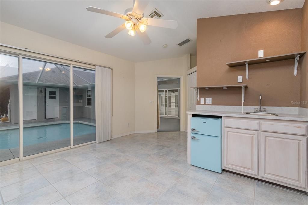 合同活跃: $510,000 (5 贝兹, 4 浴室, 2545 平方英尺)