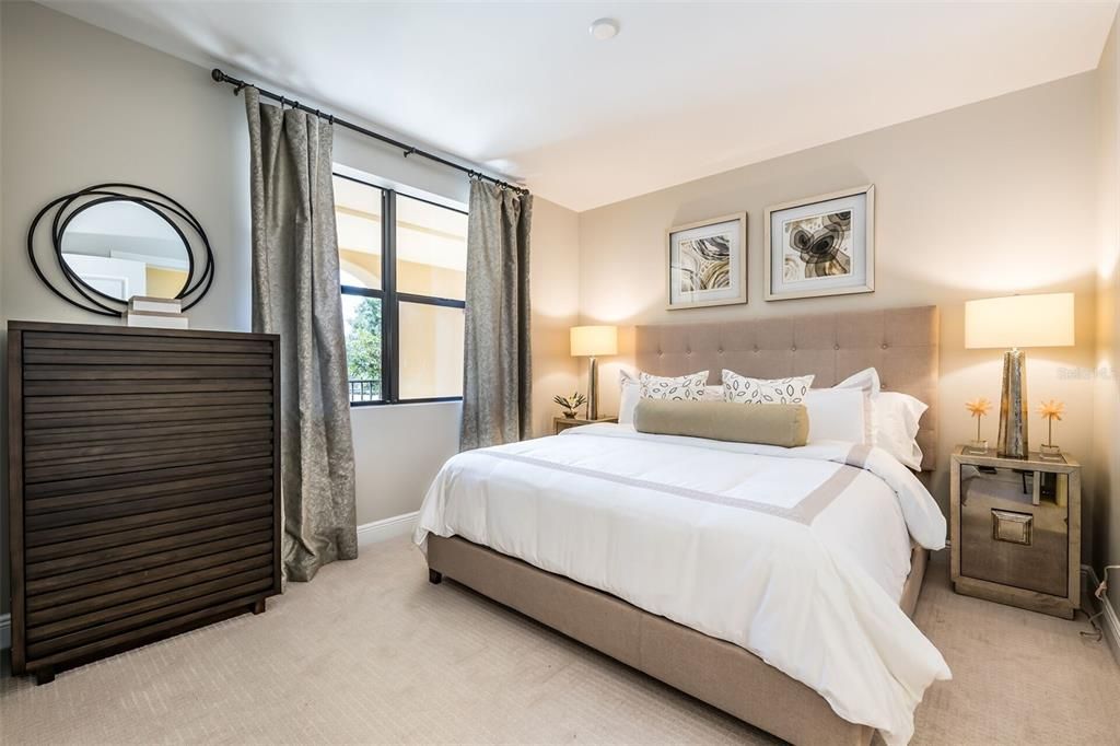 For Sale: $349,900 (2 beds, 2 baths, 1402 Square Feet)