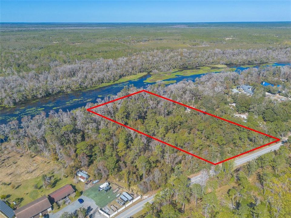 На продажу: $950,000 (4.40 acres)