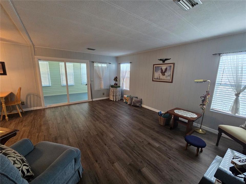 Под контрактом: $118,000 (2 спален, 2 ванн, 1008 Квадратных фут)