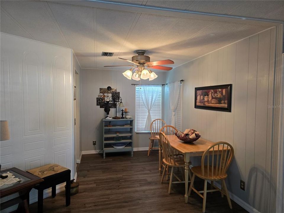 Под контрактом: $118,000 (2 спален, 2 ванн, 1008 Квадратных фут)