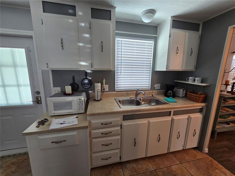 Под контрактом: $118,000 (2 спален, 2 ванн, 1008 Квадратных фут)