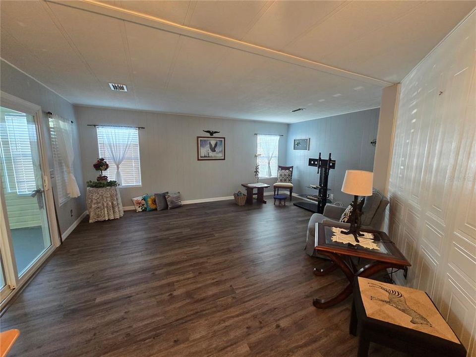 Под контрактом: $118,000 (2 спален, 2 ванн, 1008 Квадратных фут)