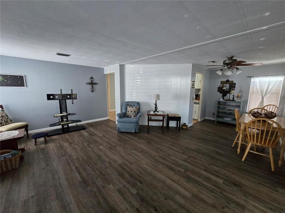 Под контрактом: $118,000 (2 спален, 2 ванн, 1008 Квадратных фут)