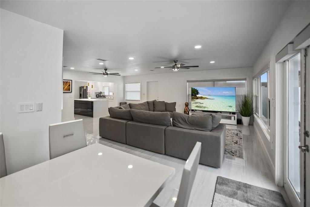 На продажу: $1,999,900 (4 спален, 3 ванн, 3715 Квадратных фут)