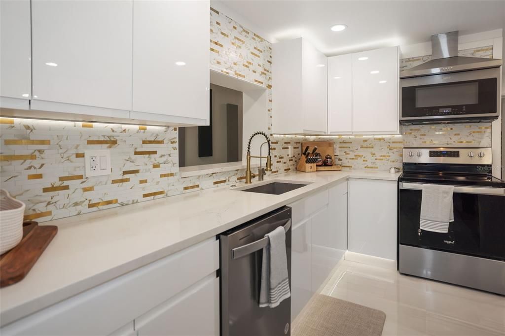На продажу: $1,999,900 (4 спален, 3 ванн, 3715 Квадратных фут)