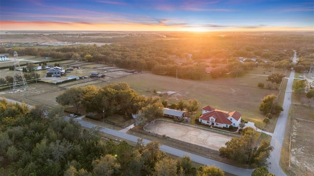 Под контрактом: $2,500,000 (9 спален, 6 ванн, 7505 Квадратных фут)