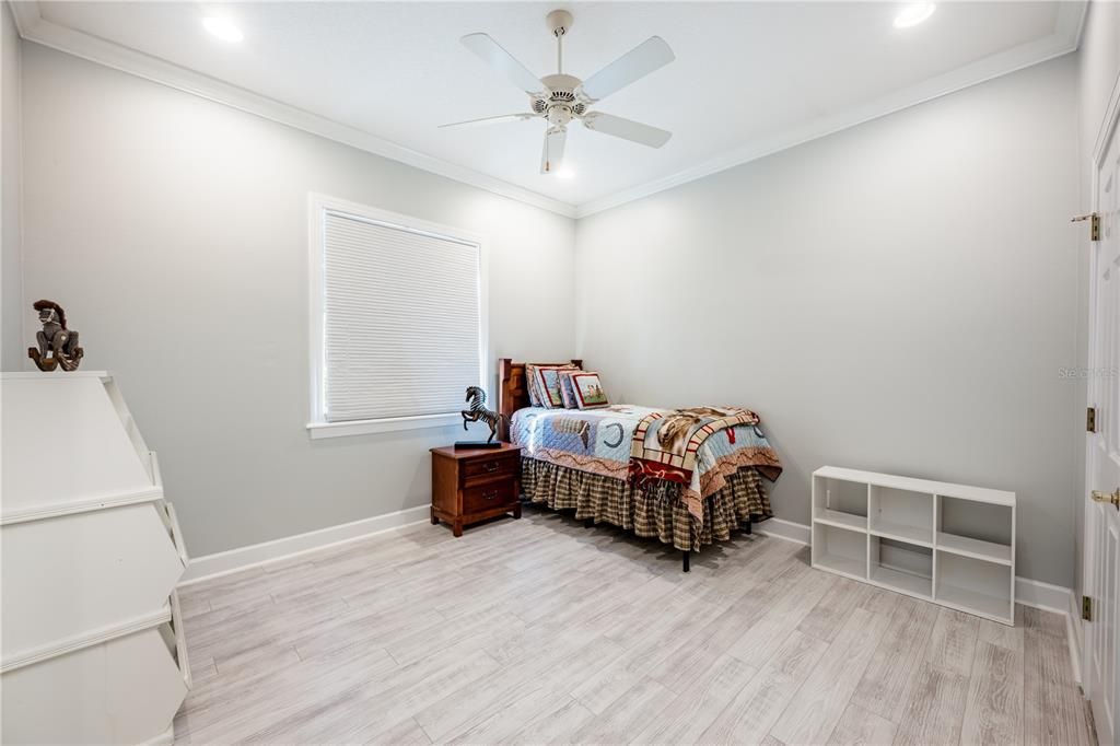 Под контрактом: $2,500,000 (9 спален, 6 ванн, 7505 Квадратных фут)