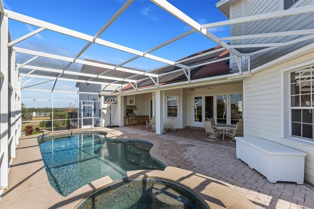 Под контрактом: $2,500,000 (9 спален, 6 ванн, 7505 Квадратных фут)