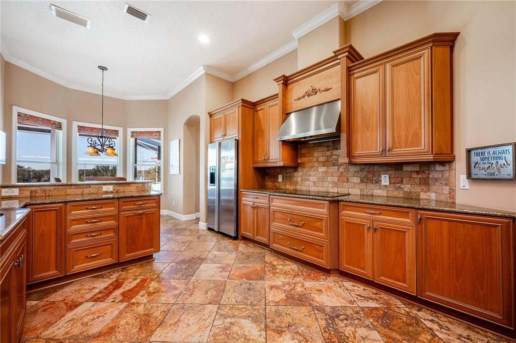 Под контрактом: $2,500,000 (9 спален, 6 ванн, 7505 Квадратных фут)