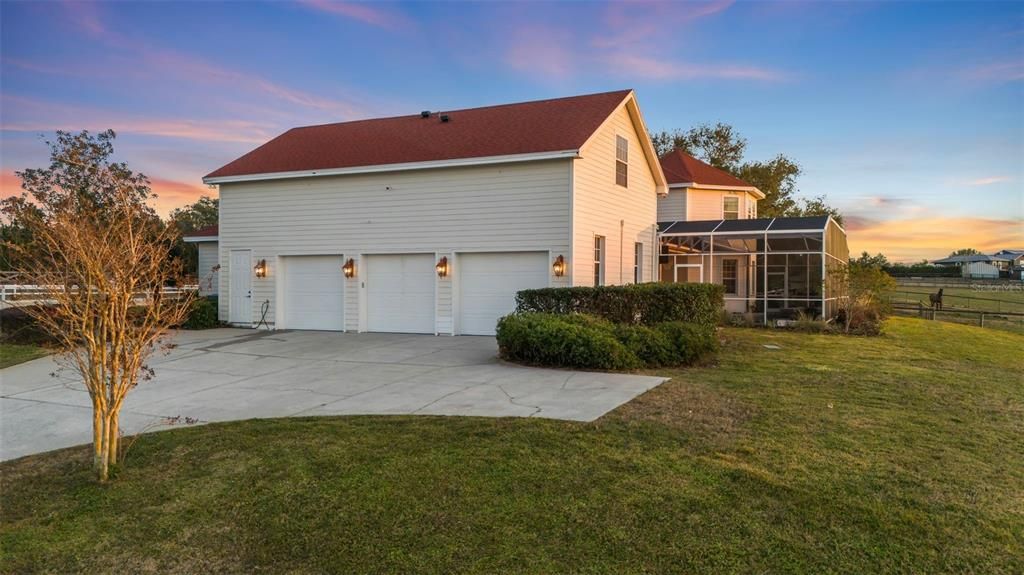 Под контрактом: $2,500,000 (9 спален, 6 ванн, 7505 Квадратных фут)