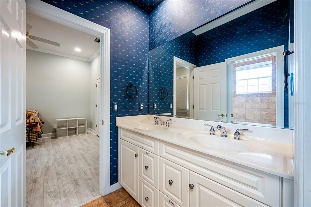 Под контрактом: $2,500,000 (9 спален, 6 ванн, 7505 Квадратных фут)