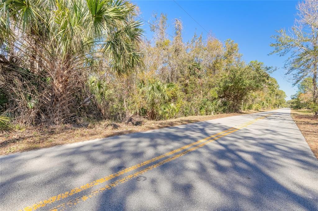 待售: $890,000 (3.70 acres)