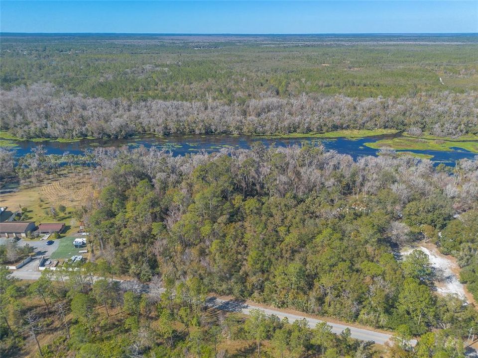 待售: $890,000 (3.70 acres)