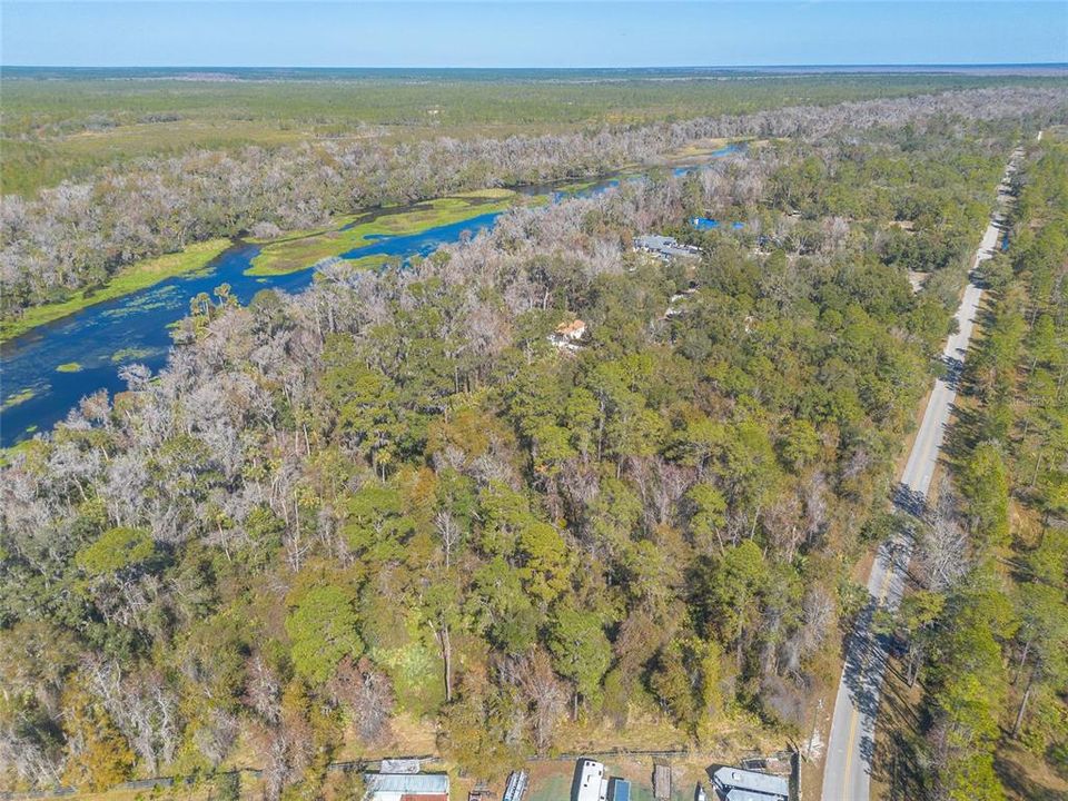 待售: $890,000 (3.70 acres)