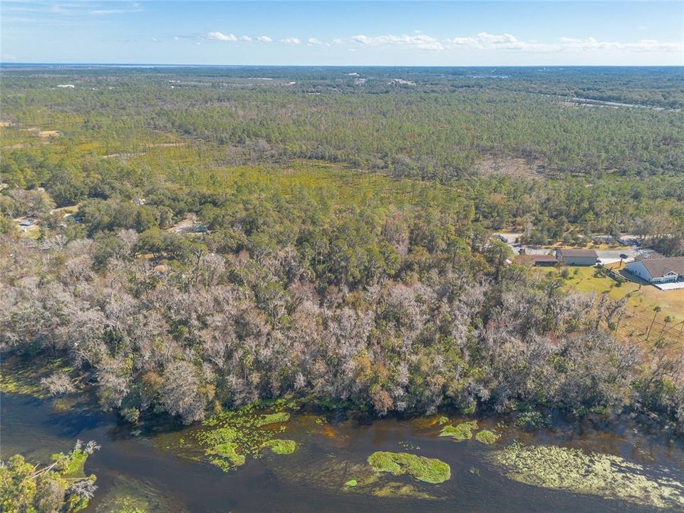 待售: $890,000 (3.70 acres)