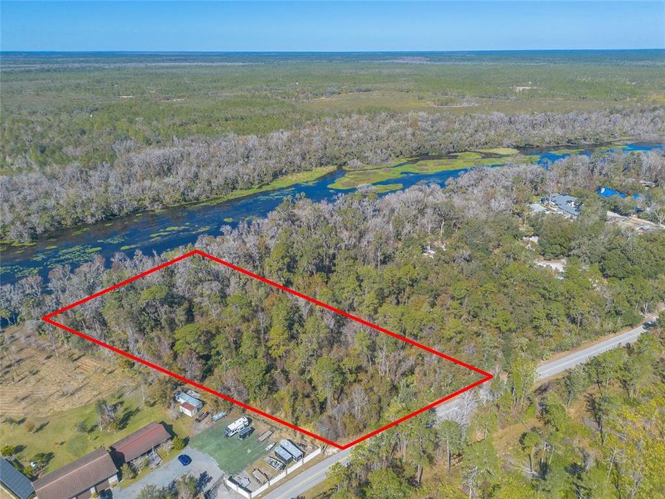 待售: $890,000 (3.70 acres)