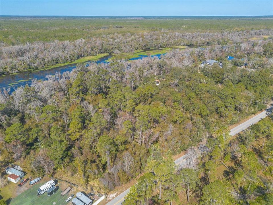 待售: $890,000 (3.70 acres)