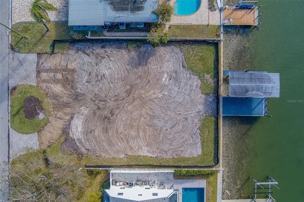 На продажу: $1,000,000 (0.21 acres)