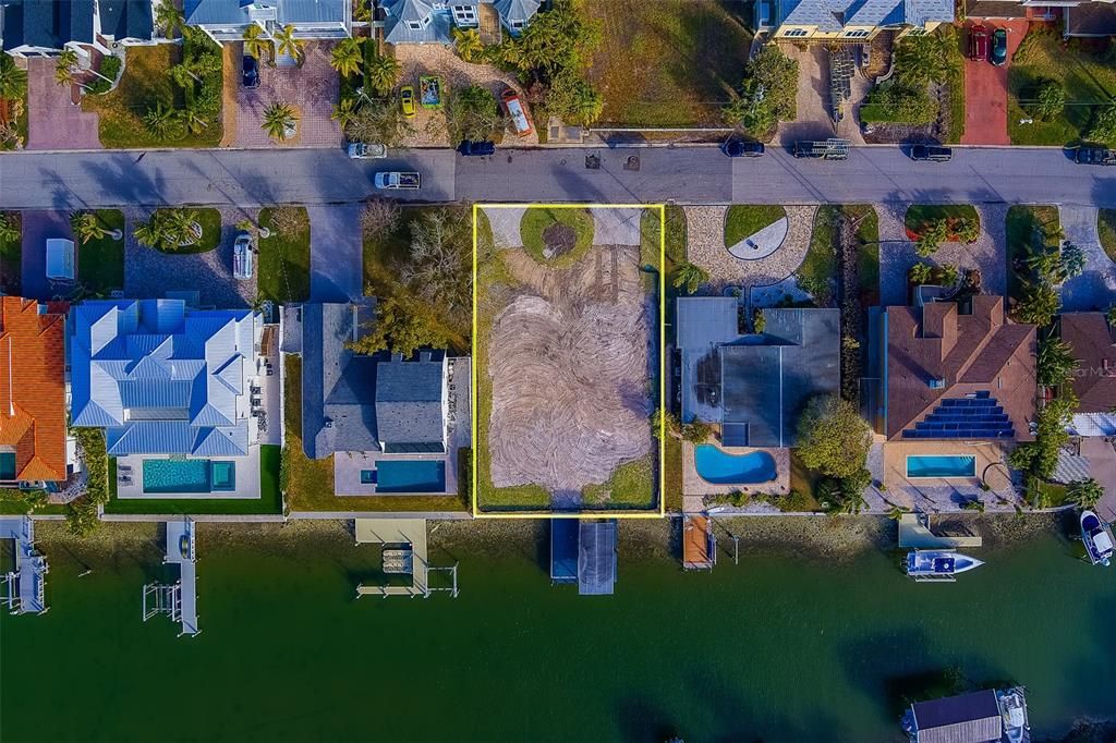 На продажу: $1,000,000 (0.21 acres)