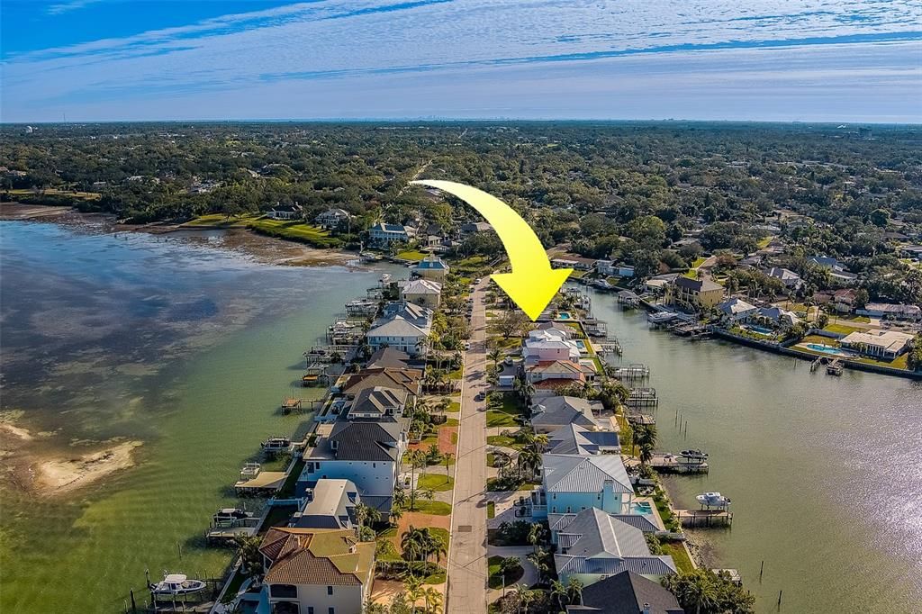 На продажу: $1,000,000 (0.21 acres)