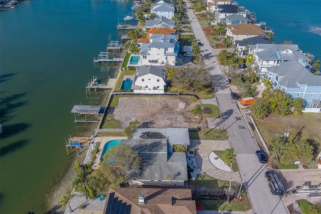 На продажу: $1,000,000 (0.21 acres)