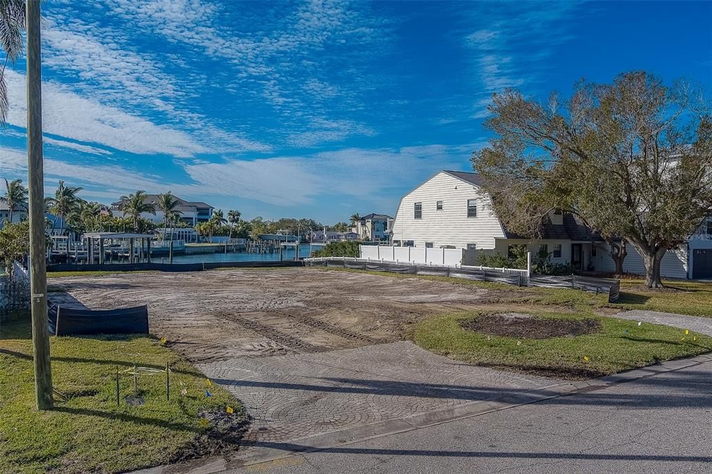 На продажу: $1,000,000 (0.21 acres)