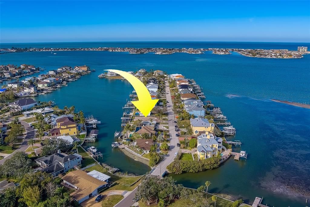 На продажу: $1,000,000 (0.21 acres)