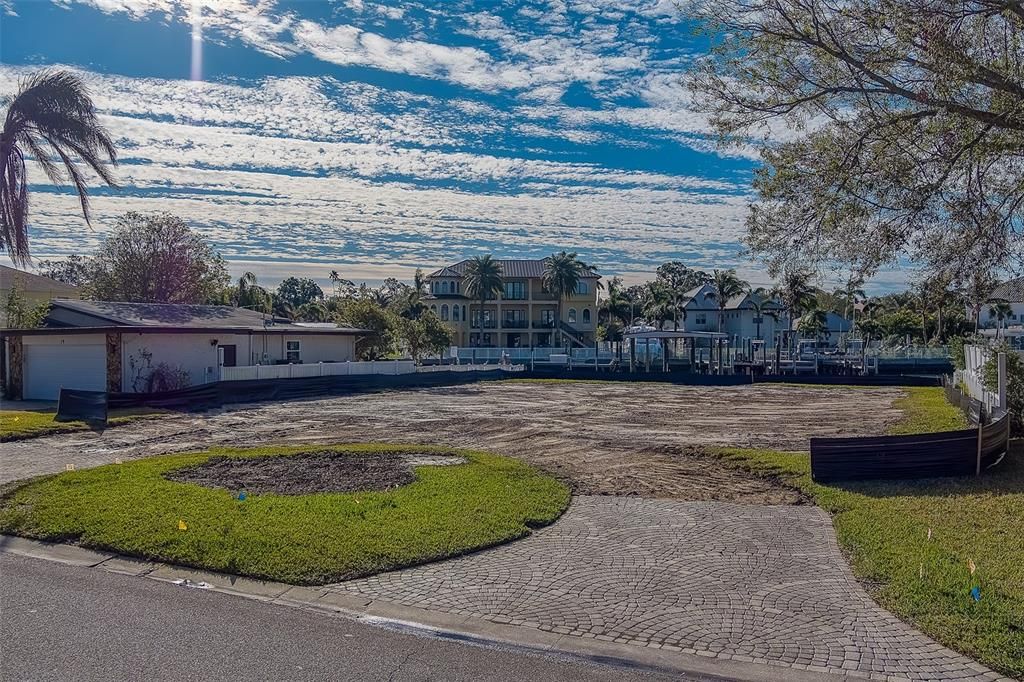 На продажу: $1,000,000 (0.21 acres)