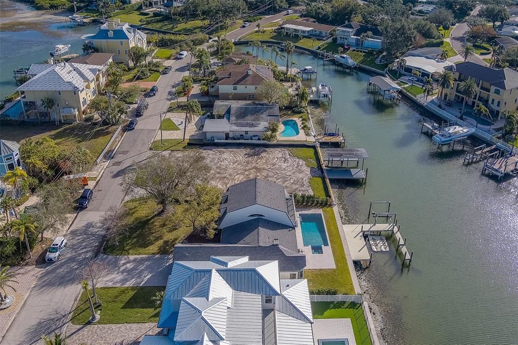 На продажу: $1,000,000 (0.21 acres)