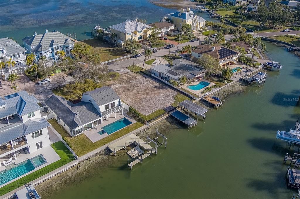 На продажу: $1,000,000 (0.21 acres)