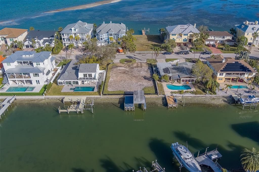 На продажу: $1,000,000 (0.21 acres)