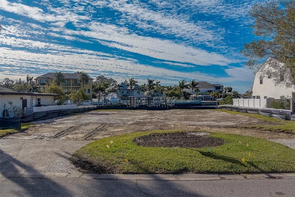 На продажу: $1,000,000 (0.21 acres)