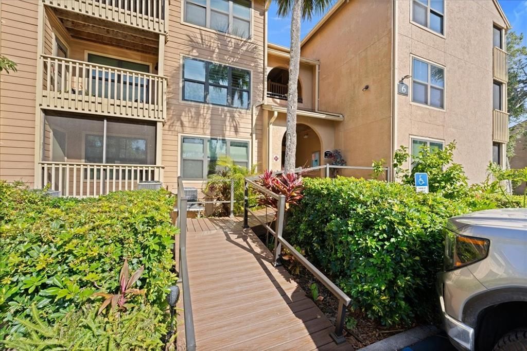 待售: $195,000 (2 贝兹, 2 浴室, 1010 平方英尺)