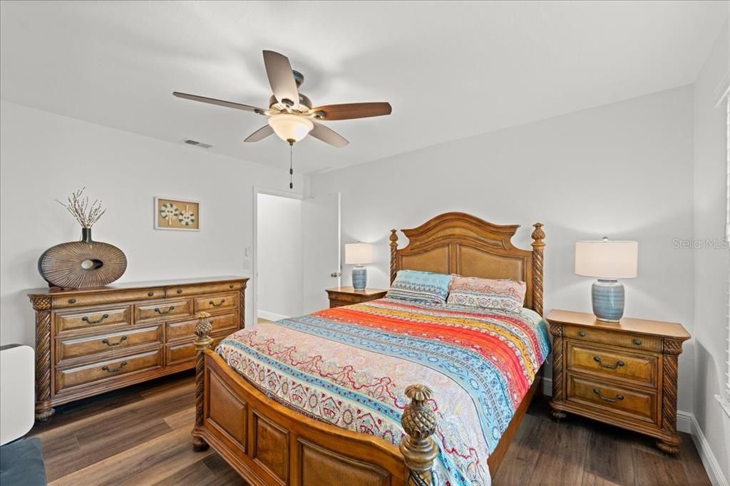 待售: $195,000 (2 贝兹, 2 浴室, 1010 平方英尺)